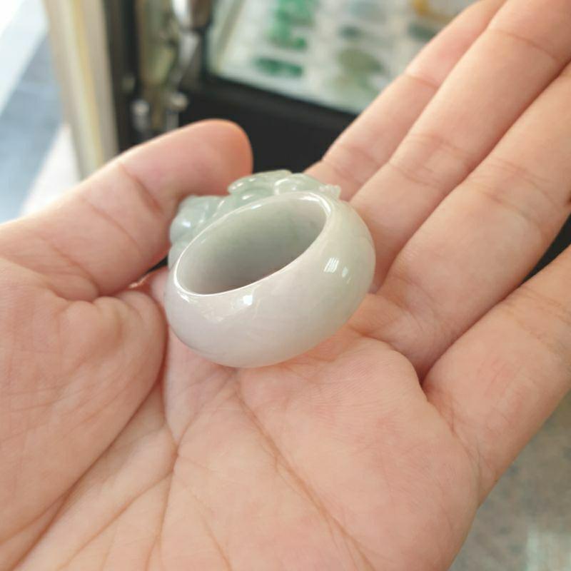 逸品軒～天然緬甸玉A貨-J0227-細糯淡綠貔貅戒指寬12mm厚4.5mm內徑21.6mm國際圍#21💰特價3200元-細節圖4