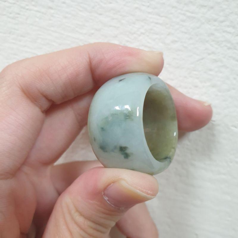 天然緬甸玉A貨-J0143-黃翡飄花戒指寬16.4mm厚4.4mm內徑約21.4mm國際圍#21
💰特價1000元-細節圖5