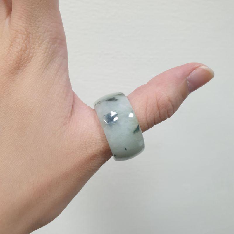 天然緬甸玉A貨-J0137-冰糯飄花戒指寬14.3mm厚4.6mm內徑約21.4mm國際圍#21💰特價1200元有紋無摳-細節圖4