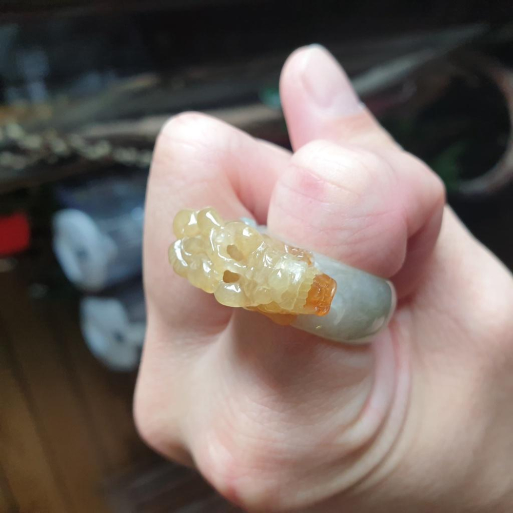 天然緬甸玉A貨-J0148-冰糯黃翡貔貅戒指 寬10.8mm厚3mm內徑19.5mm國際圍#16 貔修長28.6mm寬1-細節圖4