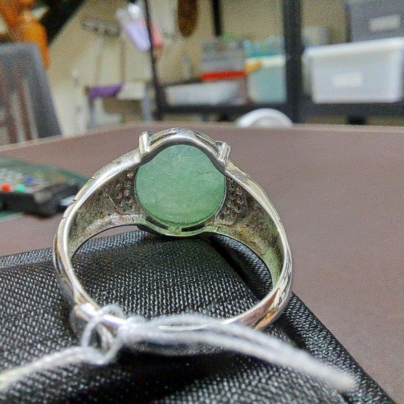 天然緬甸玉A貨-J0190-冰糯淡綠蛋面925銀戒指長12.8mm寬11.6mm厚5.7mm💰特價2380元•可調式戒圍-細節圖2