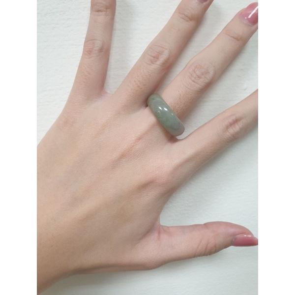天然緬甸玉A貨-翡翠戒指-J0102-寬8mm
厚3.3mm
內徑約18.9mm
國際圍#16
♥️特價888元-細節圖3