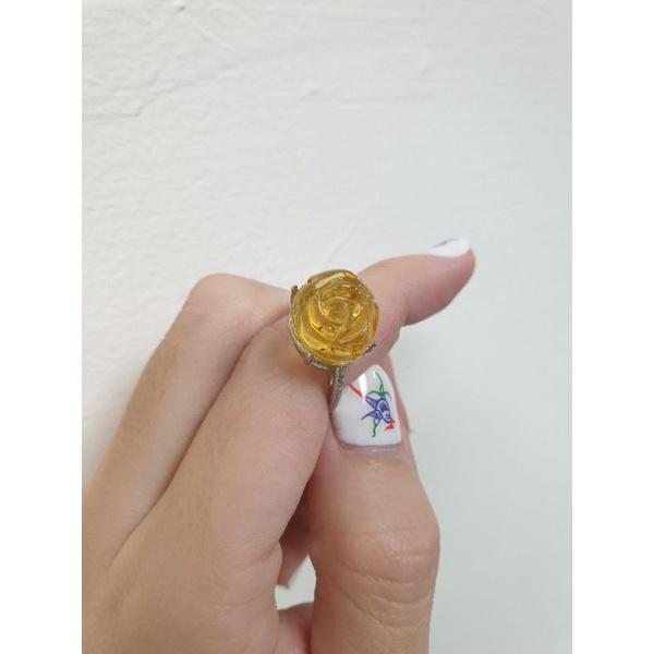 玫瑰造型琥珀戒指-J0083-珠寬12mm
💰特價599元
🌟925銀戒，活動戒圍。-細節圖2