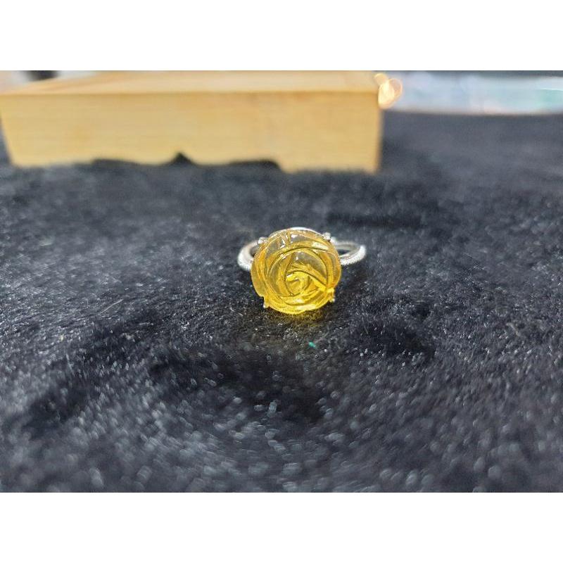 玫瑰造型琥珀戒指-J0083-珠寬12mm
💰特價599元
🌟925銀戒，活動戒圍。-細節圖3
