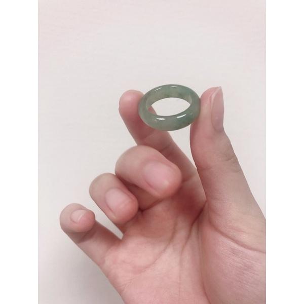 天然緬甸玉A貨-翡翠戒指-J0103- 寬5.8mm 厚3.4mm 內徑約16.9mm 國際圍#11 ♥️特價888元-細節圖2