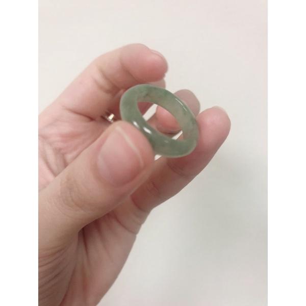 天然緬甸玉A貨-翡翠戒指-J0103- 寬5.8mm 厚3.4mm 內徑約16.9mm 國際圍#11 ♥️特價888元-細節圖4