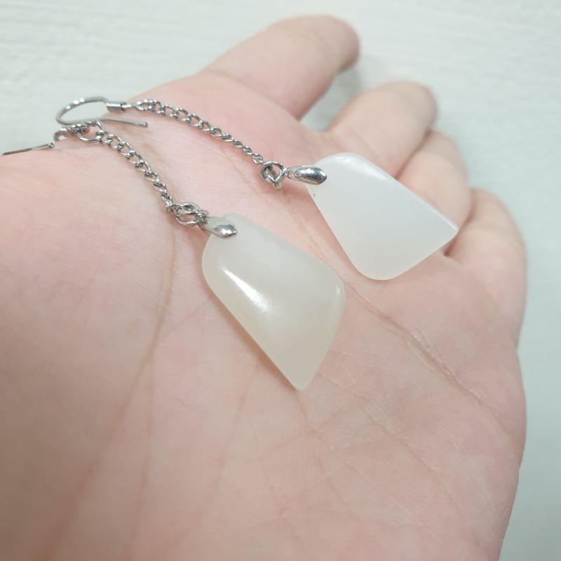 天然和田玉随形耳飾-E0017-主石:長20.8mm寬12.2mm厚8.3mm💰特價999元
🔸️925銀耳勾-細節圖2