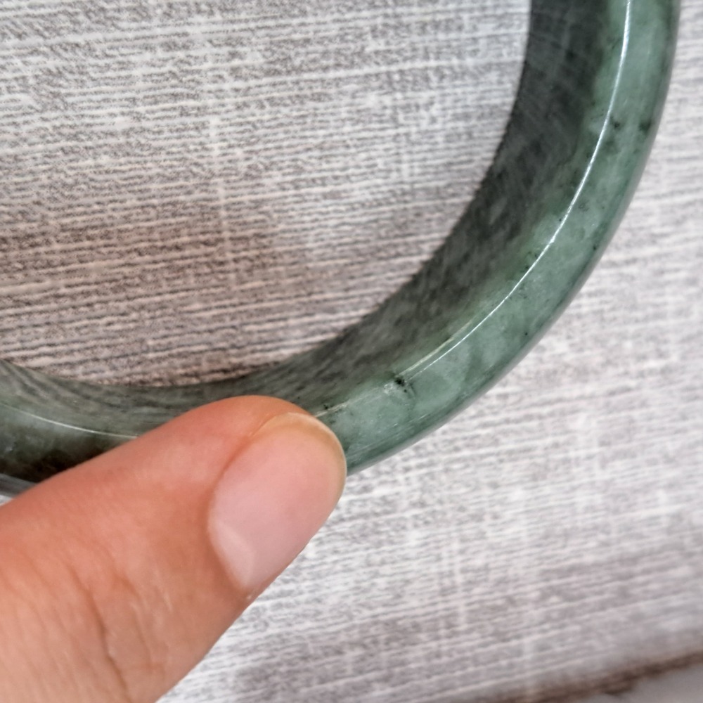 逸品軒～天然緬甸玉A貨-B1072-豆青玉鐲  寬14.8mm厚7.8mm內徑57.3mm約18.2圍  • 有不明顯紋-細節圖6