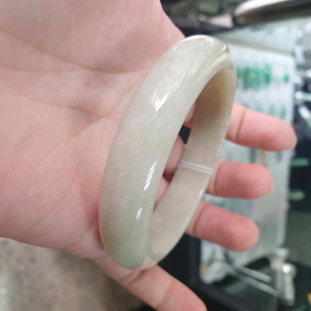 逸品軒~天然緬甸玉A貨-B1059-淡黃翡玉鐲 寬14mm厚8.4mm內徑58.1mm約18.5圍 • 有不明顯短紋無摳-細節圖2
