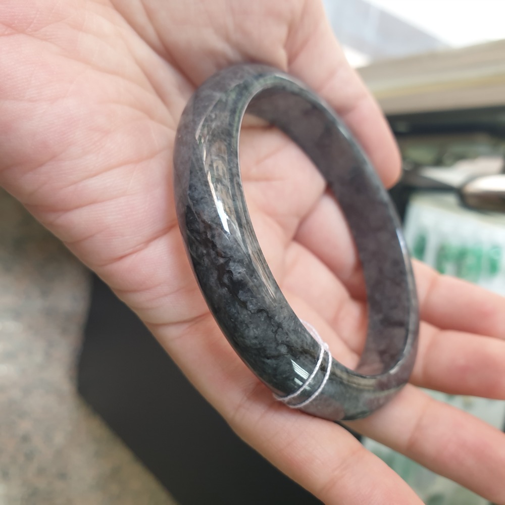 逸品軒～天然緬甸玉A貨-B1067-烏雞玉鐲 寬12.1mm厚7.4mm內徑58.9mm約18.7圍 • 有不明顯紋微微-細節圖2