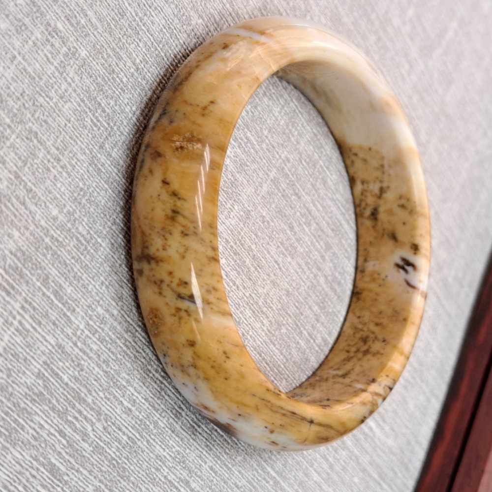 逸品軒~天然樹化玉鐲-B1101-   寬15.3mm厚8.5mm內徑58.5mm約18.5圍   • 有一小缺口-細節圖3
