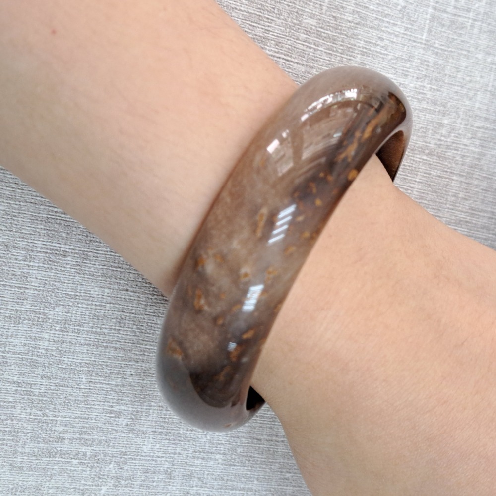 逸品軒~天然樹化玉鐲-B1102-  寬18.5mm厚8.3mm內徑61.1mm約19.4圍  💰特價2000元-細節圖4