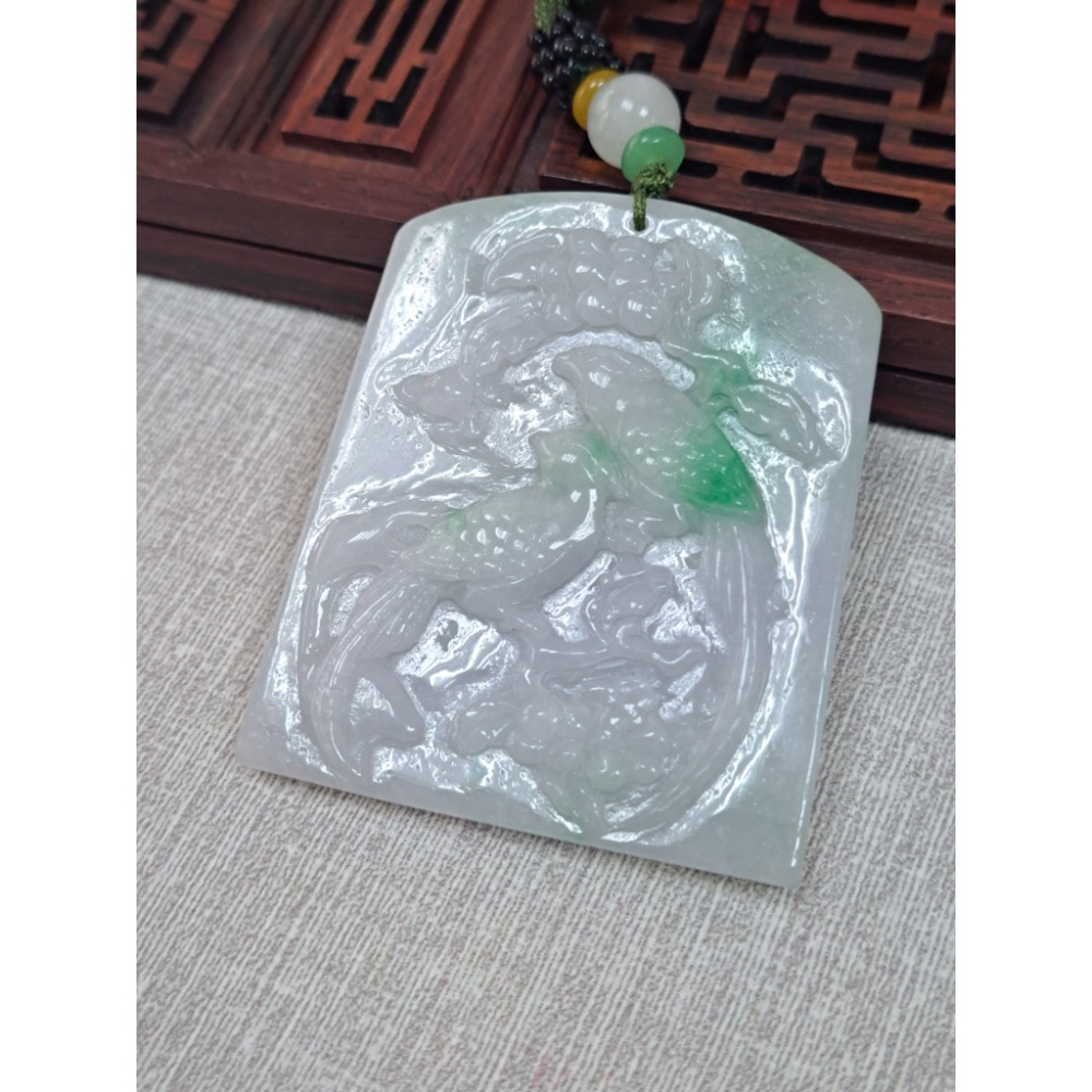 逸品軒～天然緬甸玉A貨-Z5920-春彩晴水喜上眉梢墜子 長54mm寬45.5mm厚4.6mm 💰特價1500元 •-細節圖2