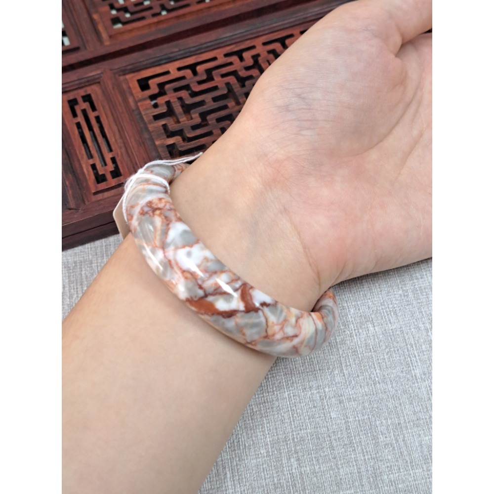 逸品軒~硃砂手鐲-B1113-  寬14.6mm厚8.4mm內徑57.1mm約18.1圍  💰特價1500元 鐲邊有點-細節圖5