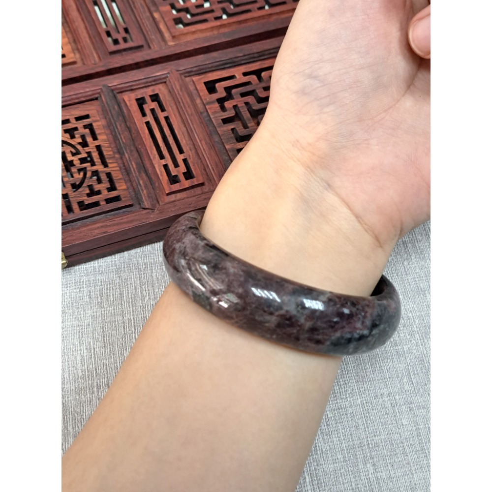 逸品軒~天然綠廉石手鐲-B1115-  寬16.8mm厚9.3mm內徑56.5mm約17.9圍  💰特價999元 無紋-細節圖5