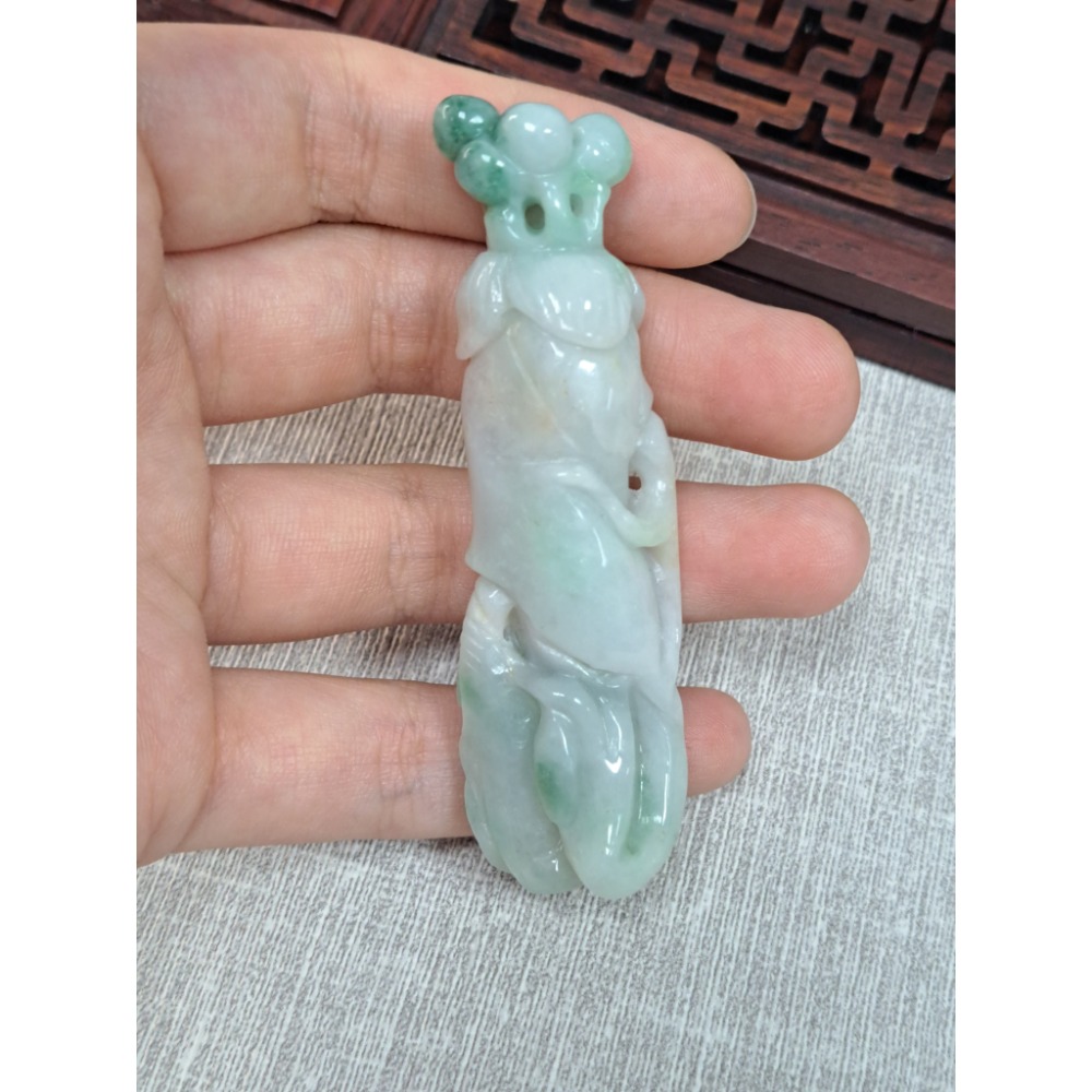 逸品軒～天然緬甸玉A貨-Z5921-灑金飄花人蔘(生)如意墜子 長71.5mm寬21.3mm厚13.6mm 💰特價99-細節圖5