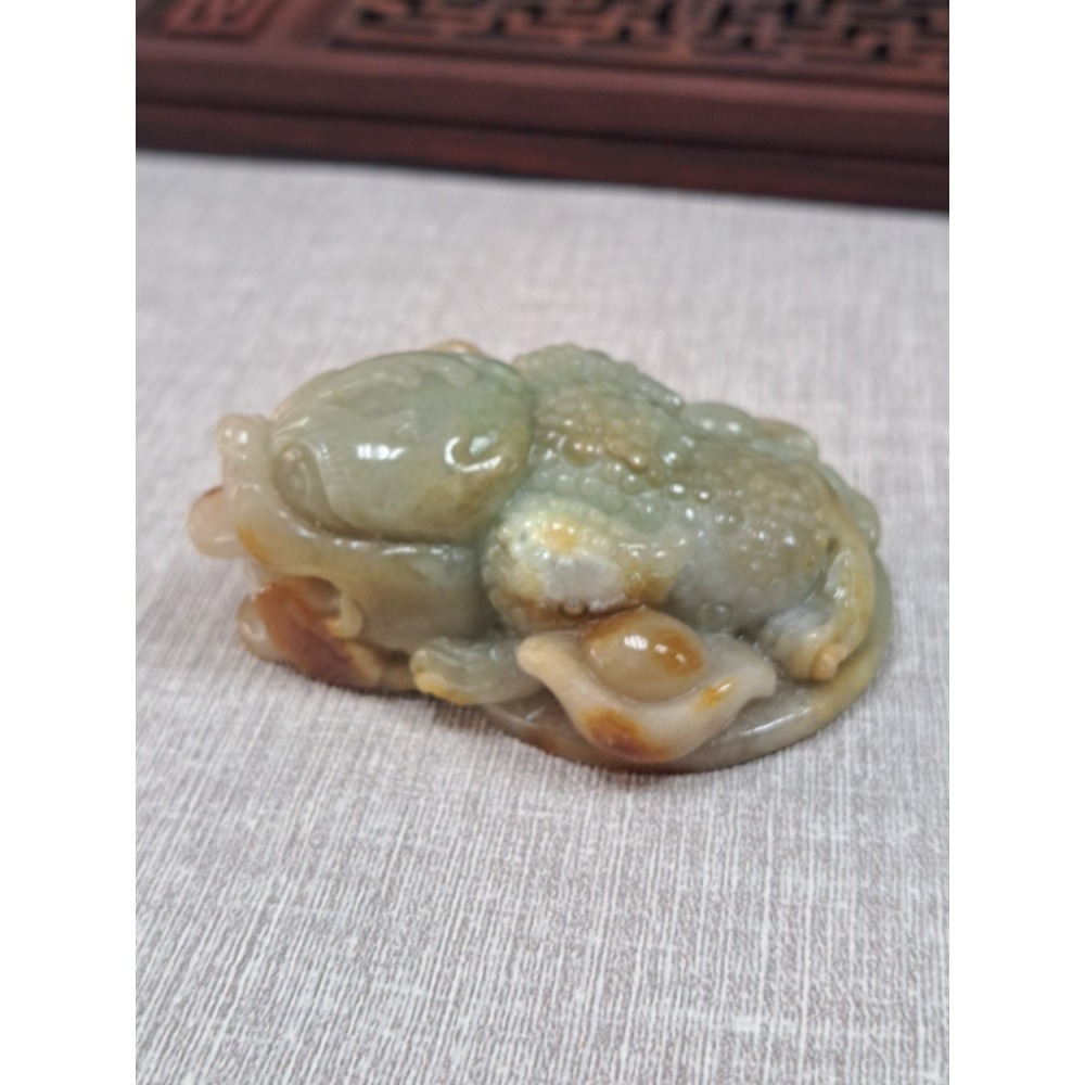 逸品軒～天然緬甸玉A貨-Z5924-黃翡三腳蟾墜子/擺件 長64mm寬45.2mm厚25.7mm 💰特價1500元-細節圖2