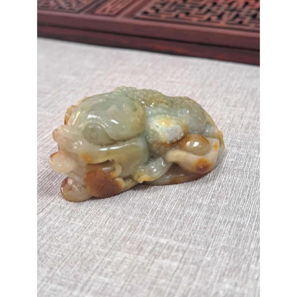 逸品軒～天然緬甸玉A貨-Z5924-黃翡三腳蟾墜子/擺件 長64mm寬45.2mm厚25.7mm 💰特價1500元-細節圖5