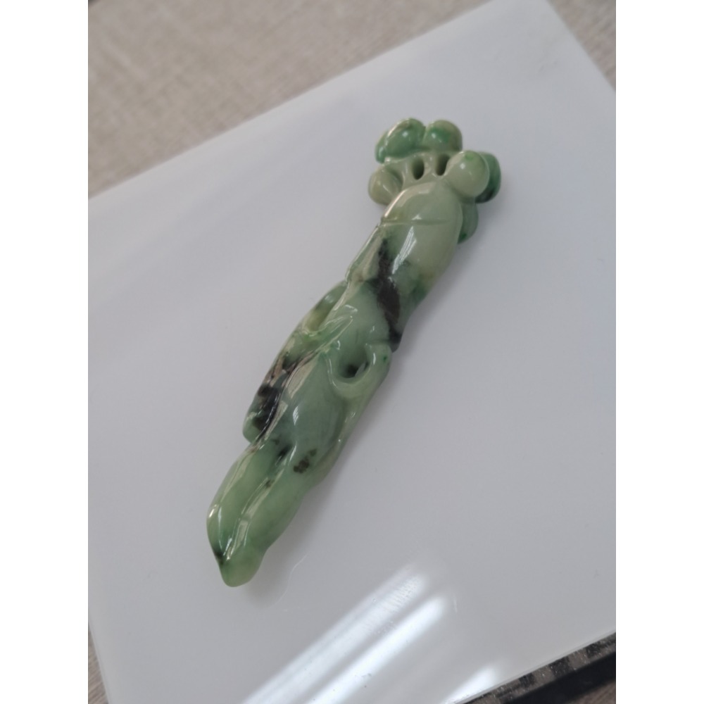 逸品軒～天然緬甸玉A貨-Z5927-花青人蔘(生)如意墜子 長71.3mm寬18.7mm厚9mm 💰特價1200元-細節圖3