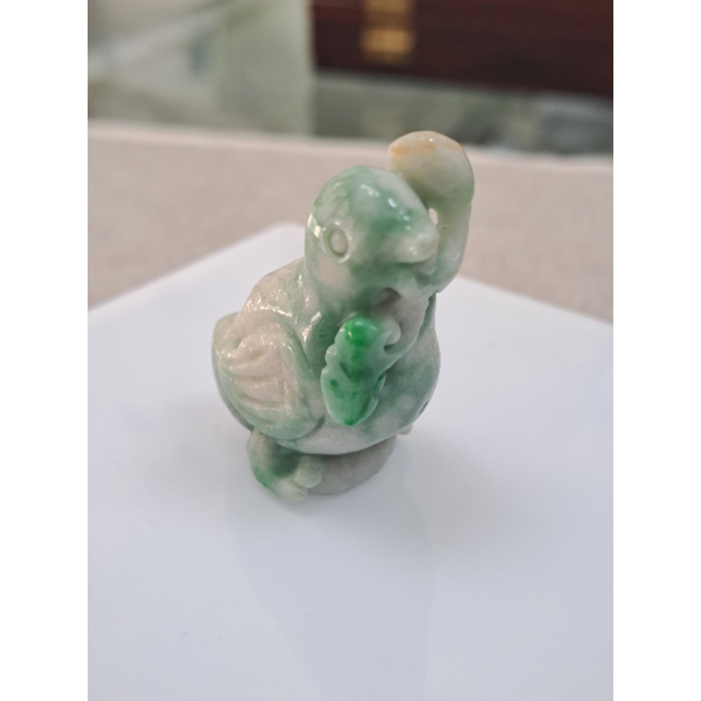 逸品軒~天然緬甸玉A貨-Z5929-飄花小鳥墜子/小擺件- 長約44.5mm 寬約24.2mm 厚約20.3mm ♥️特-細節圖3