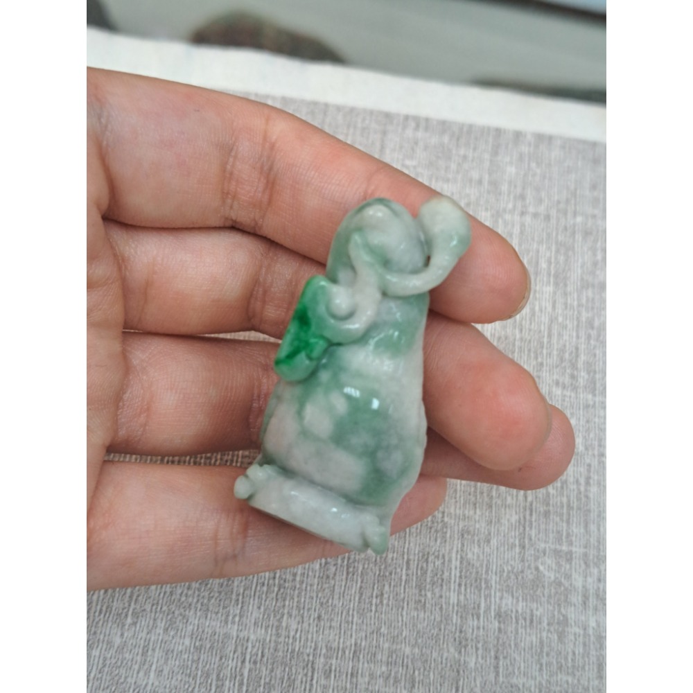 逸品軒~天然緬甸玉A貨-Z5929-飄花小鳥墜子/小擺件- 長約44.5mm 寬約24.2mm 厚約20.3mm ♥️特-細節圖5