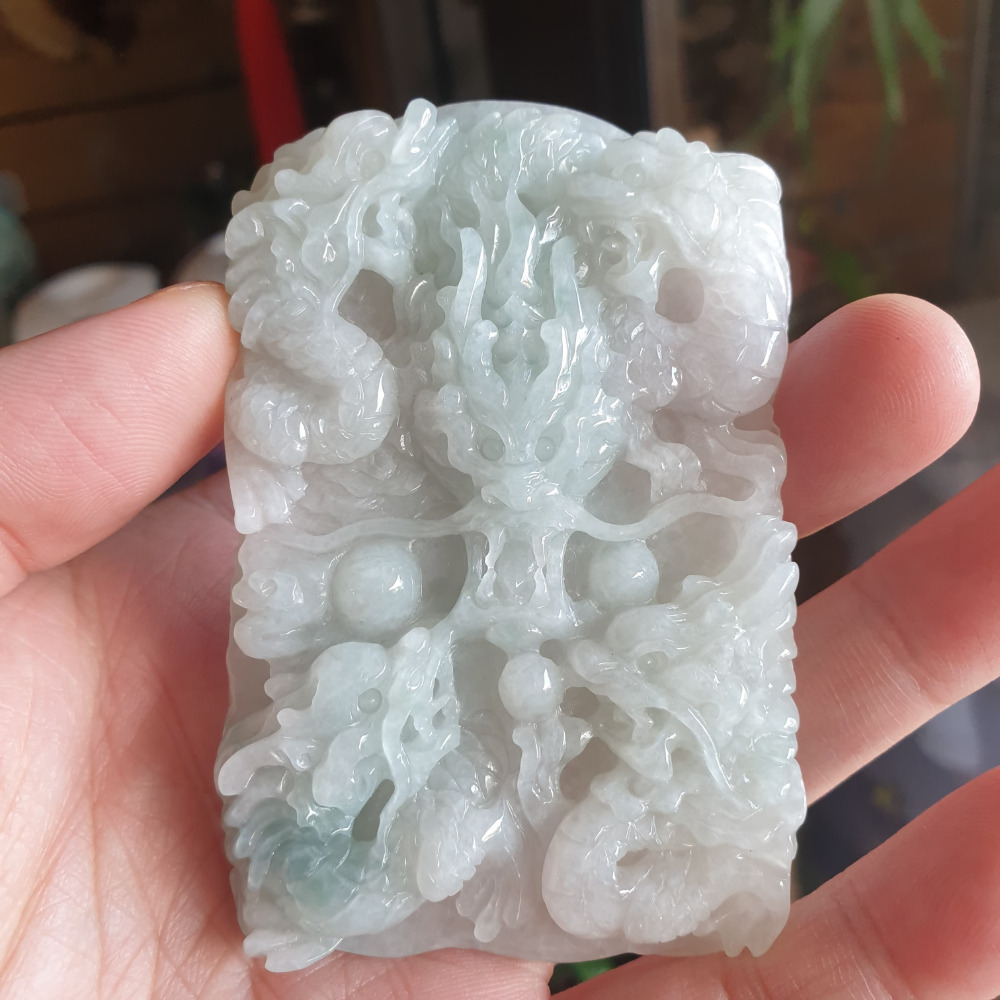 逸品軒~天然緬甸玉A貨-R1926-飄花九龍牌墜子 長83.8mm寬54.2mm厚11.2mm 顏色漂亮，雕工精細。-細節圖3