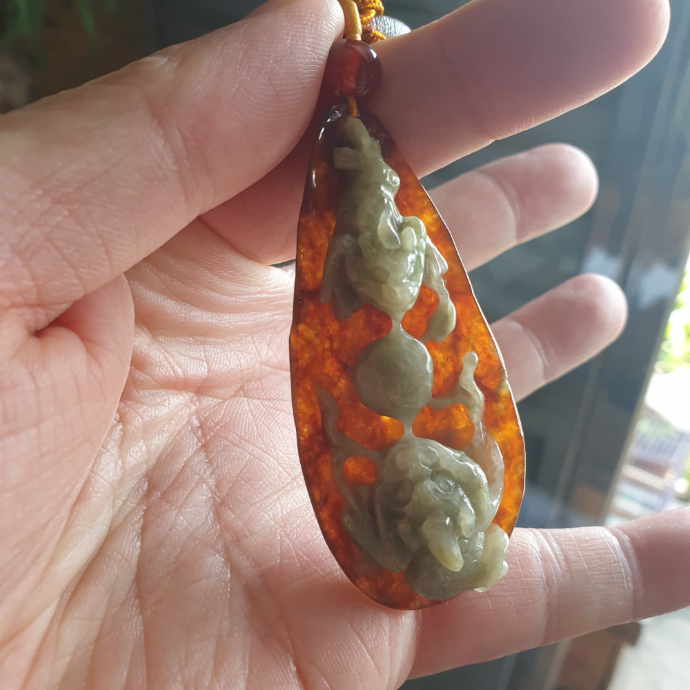 逸品軒~天然緬甸玉A貨-R1928-冰紅翡招財三腳蟾墜子(無燒) 長67.5mm寬29.5mm厚16mm 水頭好-細節圖5