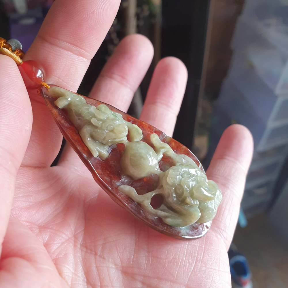 逸品軒~天然緬甸玉A貨-R1928-冰紅翡招財三腳蟾墜子(無燒) 長67.5mm寬29.5mm厚16mm 水頭好-細節圖7