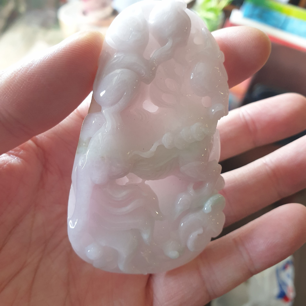 逸品軒~天然緬甸玉A貨-R1930-春彩馬上封猴墜子 長79.6mm寬45.9mm厚10.6mm 淡粉紫羅蘭帶綠-細節圖3