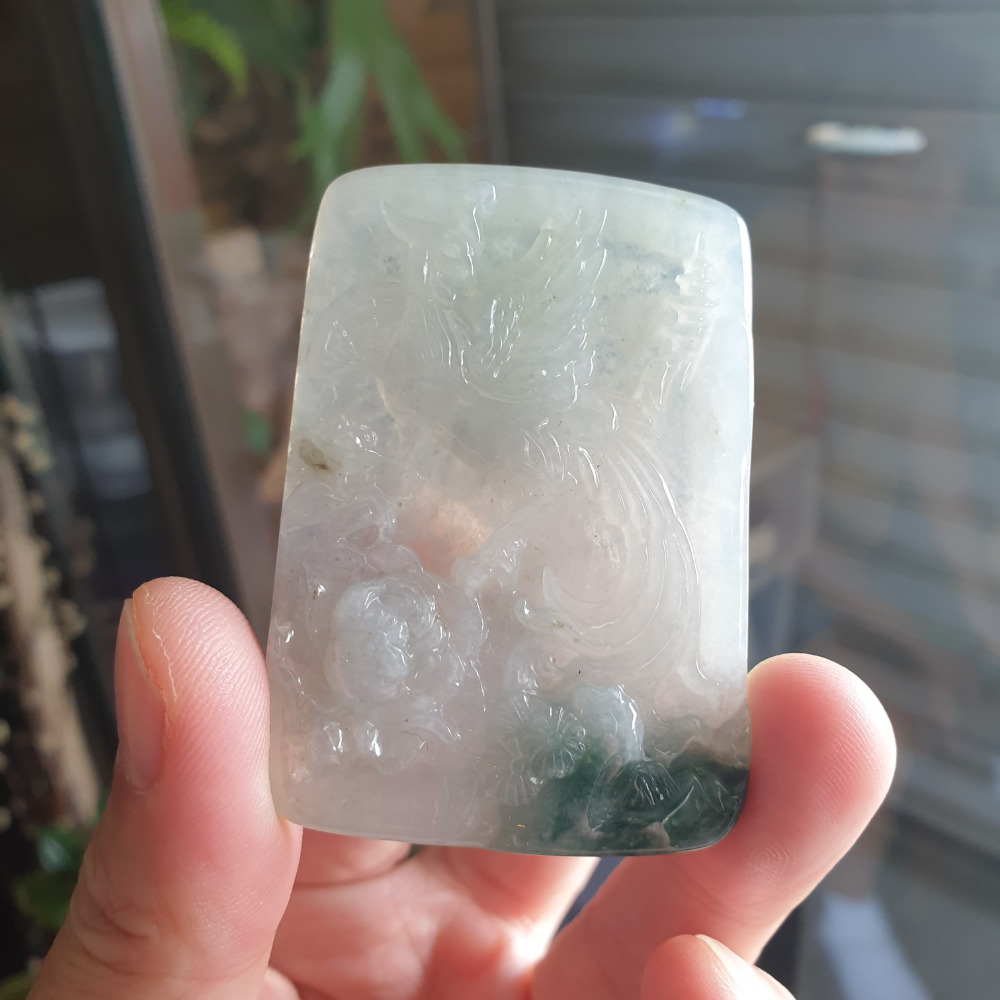 逸品軒~天然緬甸玉A貨-R1931-冰糯牡丹鳳凰墜子 長60.6mm寬43mm厚7mm 水頭好，顏色漂亮。-細節圖2