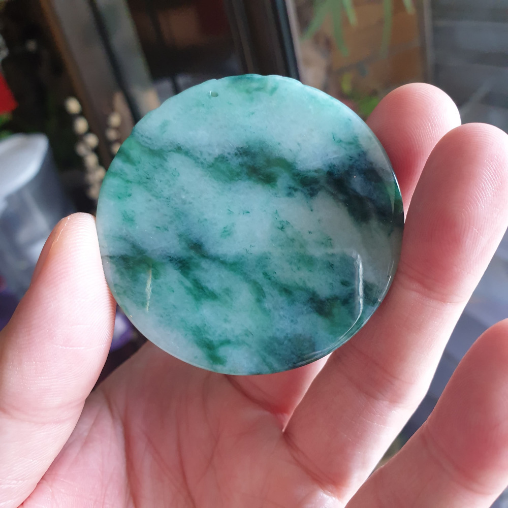 逸品軒~天然緬甸玉A貨-R1934-冰糯花青山水貴人墜子 長53.7mm寬54.4mm厚4.3mm 水頭好，顏色漂亮-細節圖4