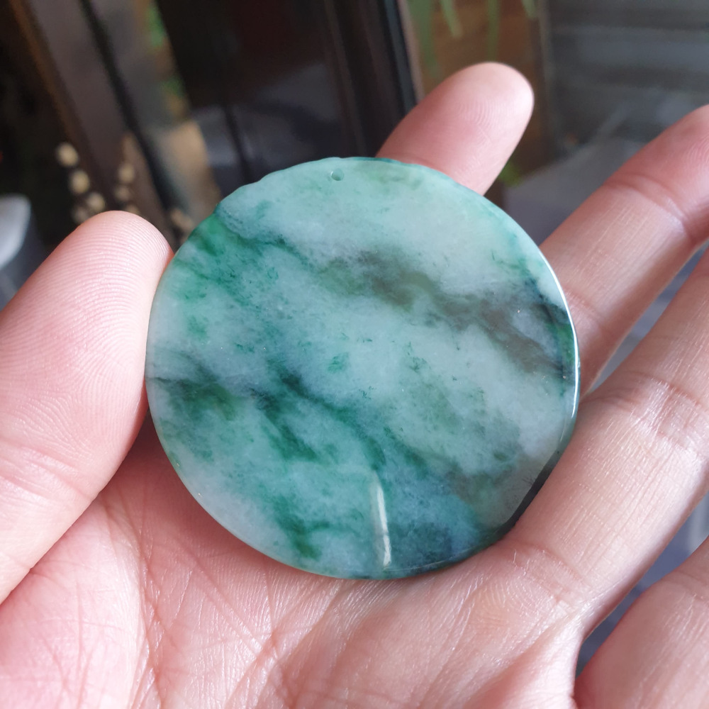 逸品軒~天然緬甸玉A貨-R1934-冰糯花青山水貴人墜子 長53.7mm寬54.4mm厚4.3mm 水頭好，顏色漂亮-細節圖7