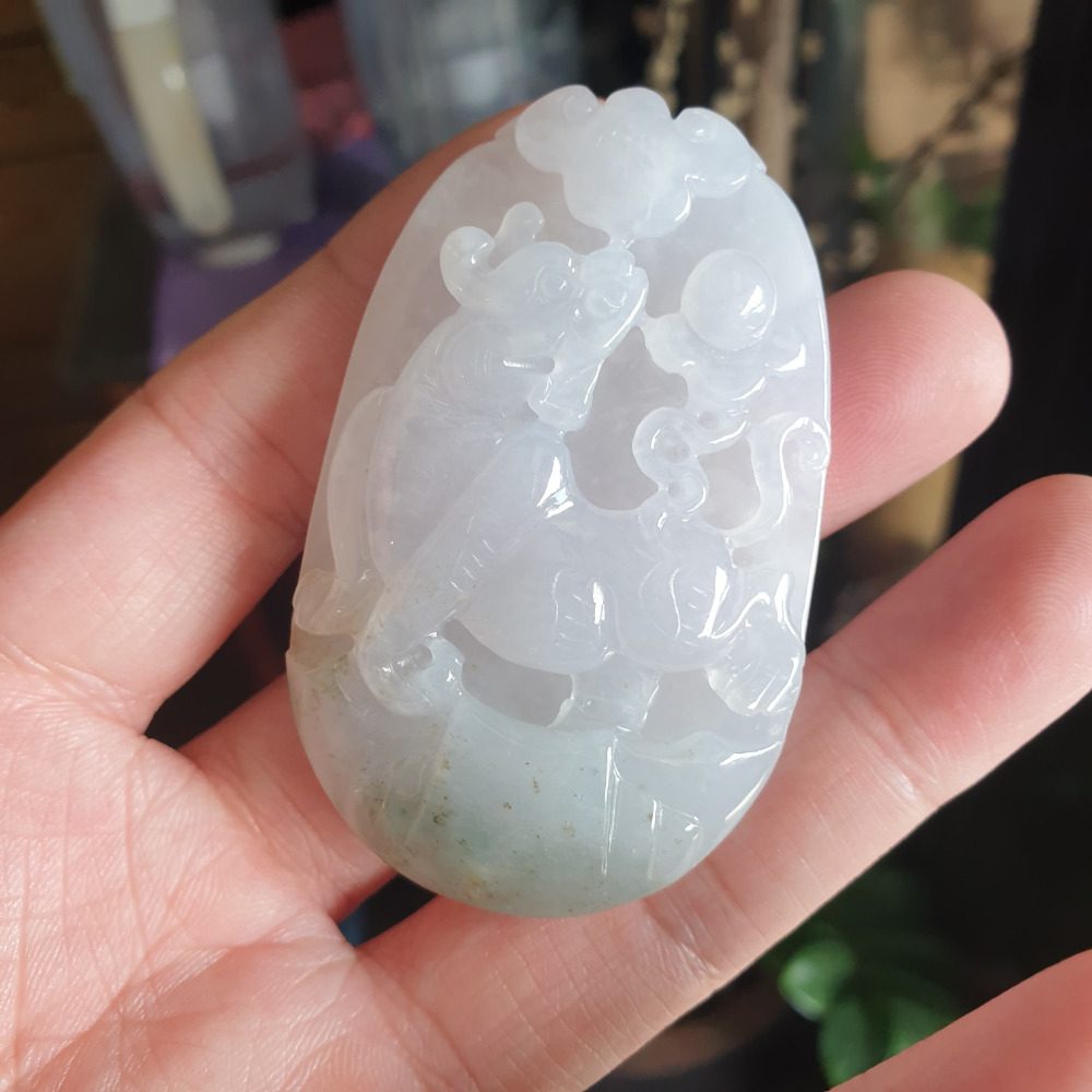 逸品軒~天然緬甸玉A貨-R1940-冰糯貔貅墜子 長64mm寬40.4mm厚11.5mm 造型特別，立體雕工。-細節圖4