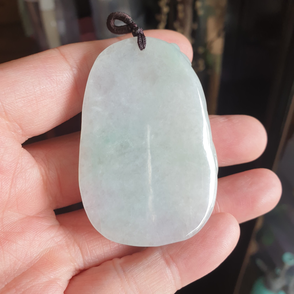 逸品軒~天然緬甸玉A貨-R1943-細糯招財墜子 長57.5mm寬40.5mm厚14.5mm 水頭好，玉質細膩。-細節圖4