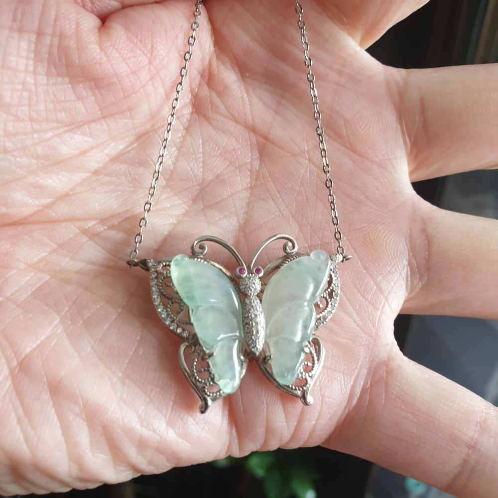 逸品軒~天然緬甸玉A貨-R1945-冰糯蝴蝶墜子 長28.2mm寬38.5mm厚6.5mm(含銀台) 種水佳，玉質細膩-細節圖4