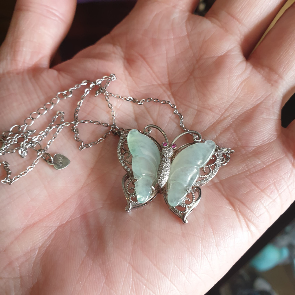 逸品軒~天然緬甸玉A貨-R1945-冰糯蝴蝶墜子 長28.2mm寬38.5mm厚6.5mm(含銀台) 種水佳，玉質細膩-細節圖5