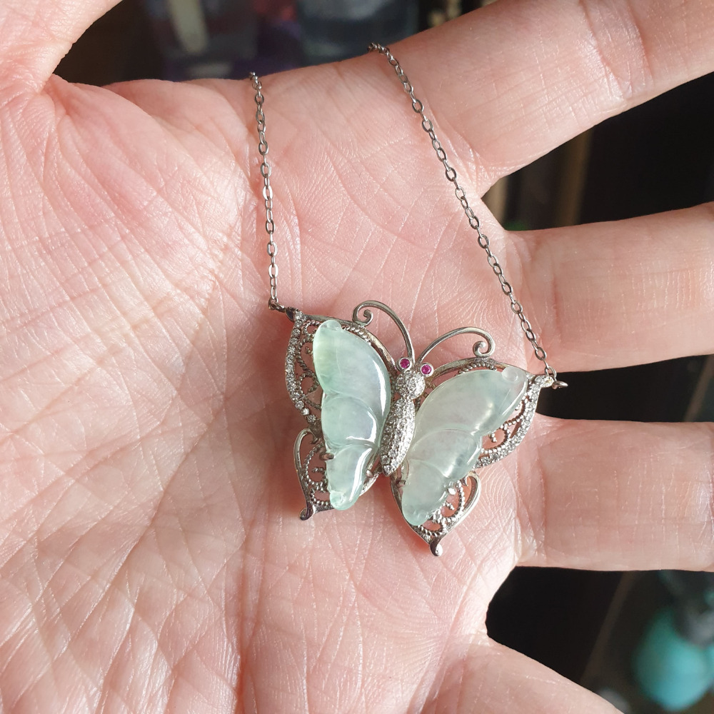 逸品軒~天然緬甸玉A貨-R1945-冰糯蝴蝶墜子 長28.2mm寬38.5mm厚6.5mm(含銀台) 種水佳，玉質細膩-細節圖7