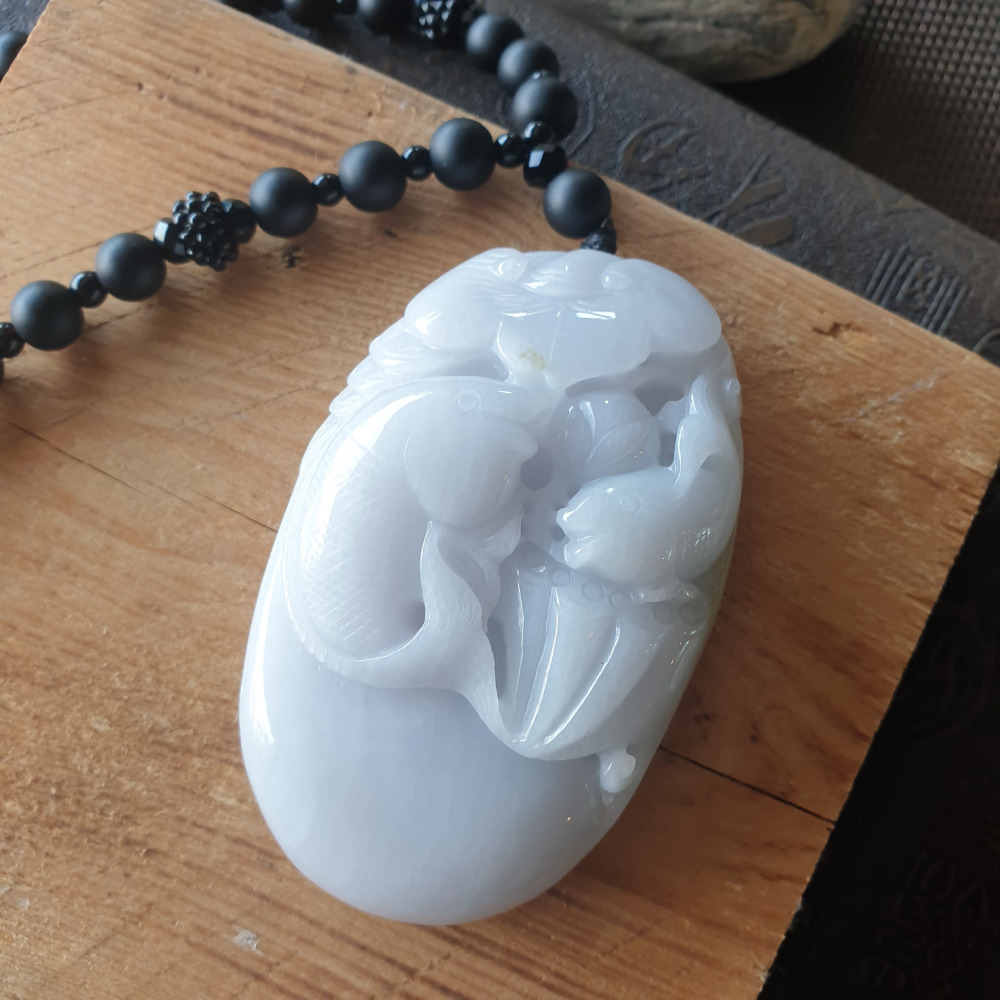 逸品軒~天然緬甸玉A貨-R1949-細糯淡春彩鯉魚手把件(附陸證) 長78.4mm寬48.4mm厚25mm 水頭好-細節圖6