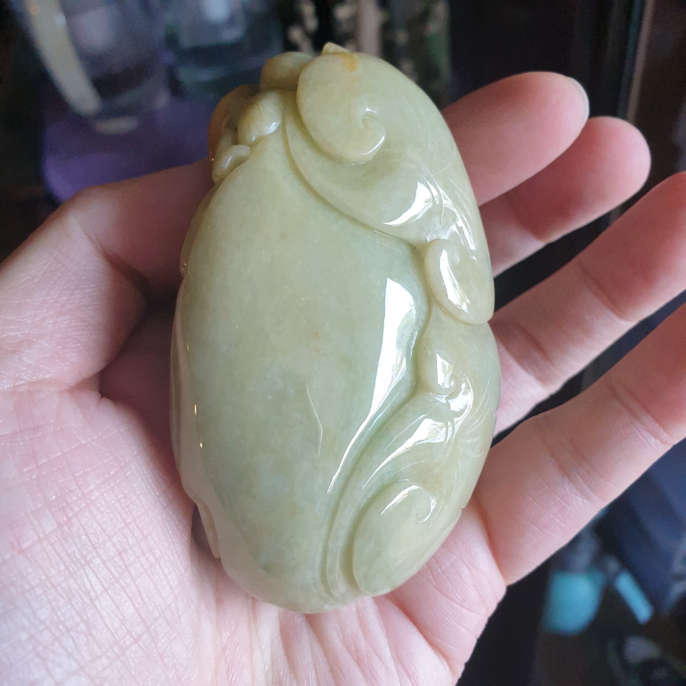 逸品軒~天然緬甸玉A貨-R1950-黃翡呱呱來財手把件 長86.9mm寬57.6mm厚33.8mm 雕刻青蛙、蓮藕-細節圖9