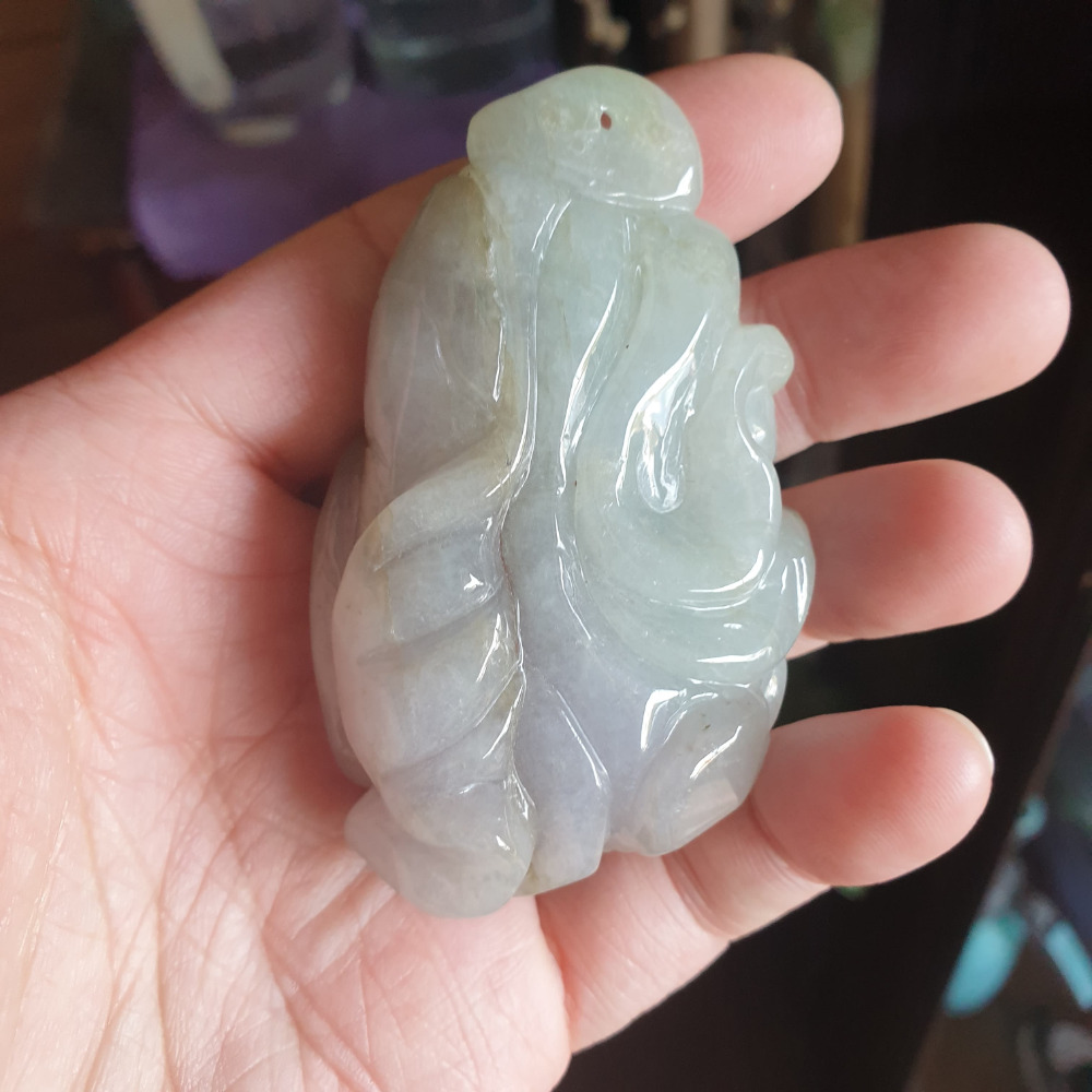 逸品軒~天然緬甸玉A貨-R1955-冰糯白菜墜子/手把件 長74.8mm寬47.2mm厚32mm 水頭好，顏色漂亮-細節圖2