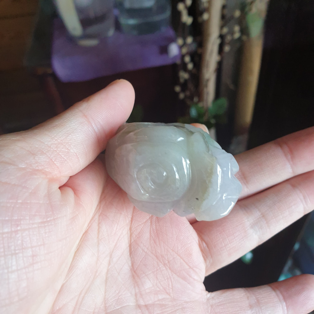 逸品軒~天然緬甸玉A貨-R1955-冰糯白菜墜子/手把件 長74.8mm寬47.2mm厚32mm 水頭好，顏色漂亮-細節圖5