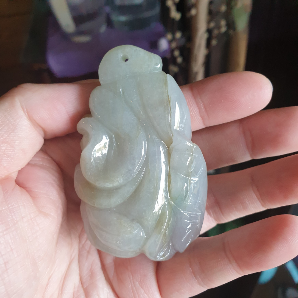 逸品軒~天然緬甸玉A貨-R1955-冰糯白菜墜子/手把件 長74.8mm寬47.2mm厚32mm 水頭好，顏色漂亮-細節圖6
