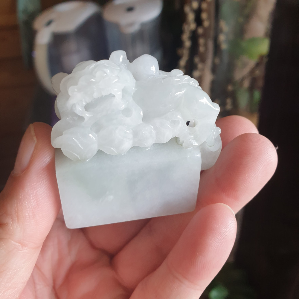 逸品軒~天然緬甸玉A貨-R1960-招財貔貅印章/擺件(附陸證) 高47mm寬49.3mm厚18.1mm 水頭好-細節圖2