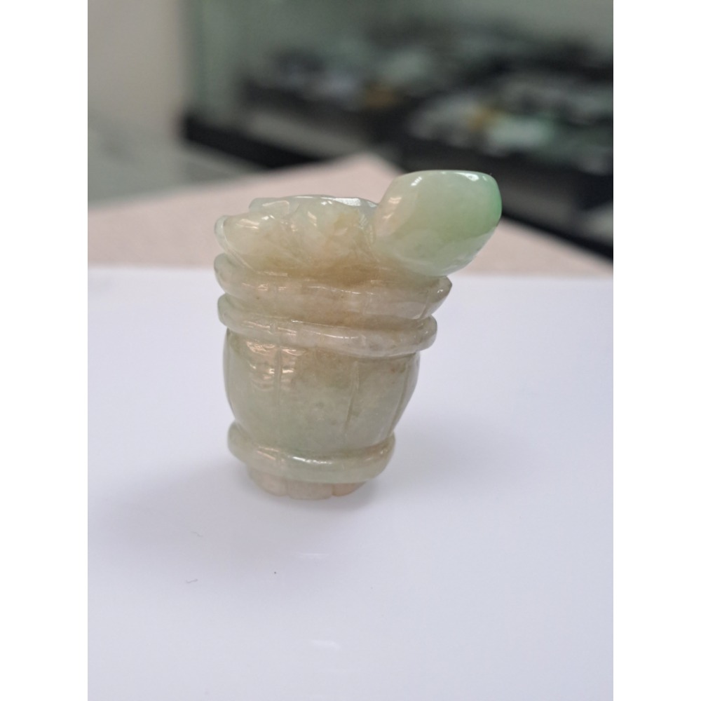 逸品軒~天然緬甸玉A貨-O0393-翡翠花籃擺件- 高約36mm 寬約20.1mm 厚約15.4mm ♥️特價700元 -細節圖2