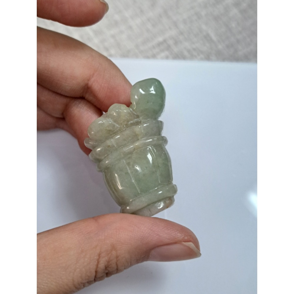 逸品軒~天然緬甸玉A貨-O0393-翡翠花籃擺件- 高約36mm 寬約20.1mm 厚約15.4mm ♥️特價700元 -細節圖3