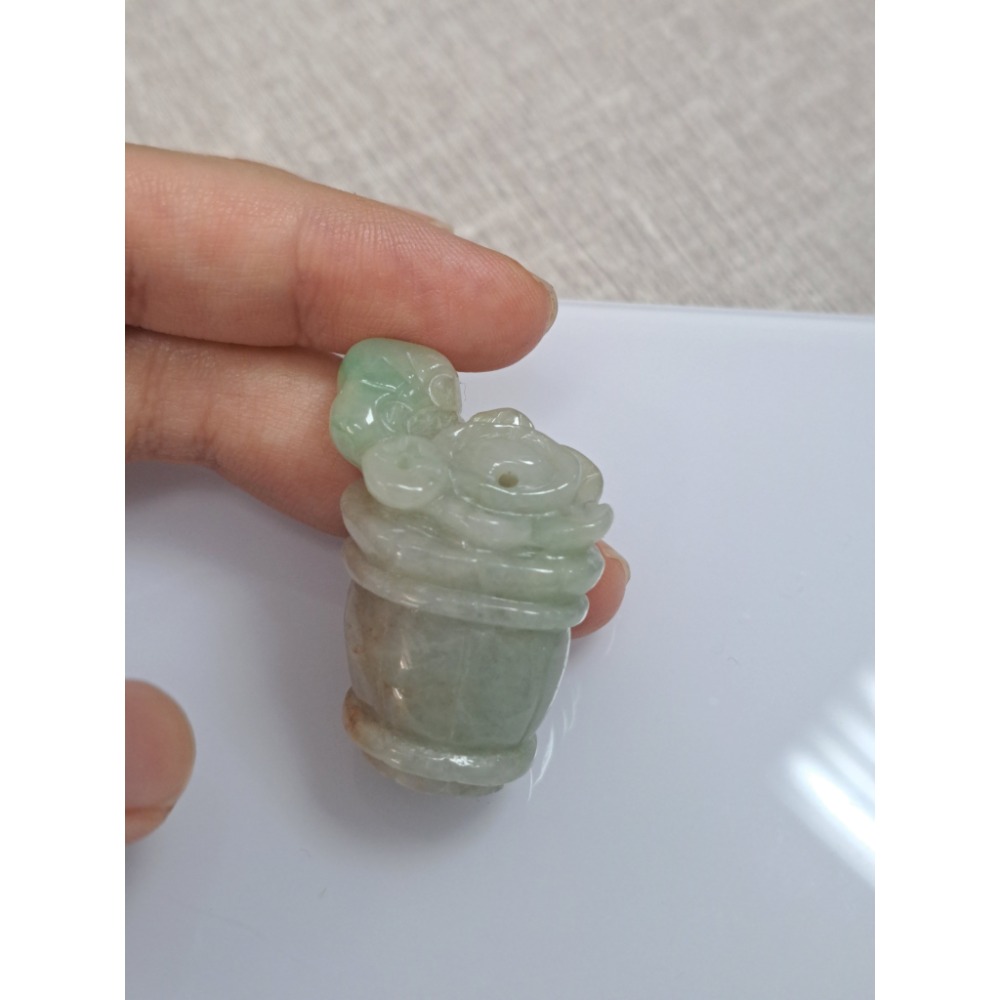 逸品軒~天然緬甸玉A貨-O0393-翡翠花籃擺件- 高約36mm 寬約20.1mm 厚約15.4mm ♥️特價700元 -細節圖5