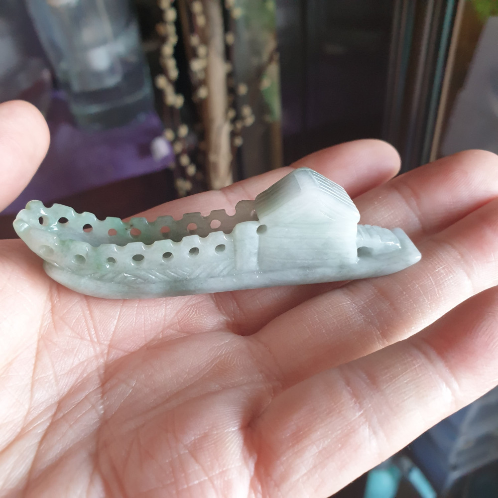 逸品軒~天然緬甸玉A貨-R1962-小舟小擺件 長80.4mm寬14.2mm厚21.8mm 造型別緻，雕工精細。-細節圖2