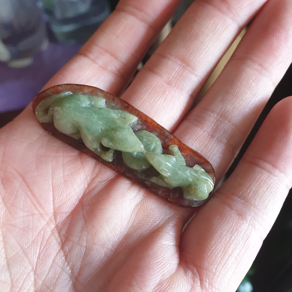 逸品軒~天然緬甸玉A貨-R1970-雙色錢鼠墜子/小擺件 長55.5mm寬18.1mm厚13.6mm 水頭好、質地細膩-細節圖5