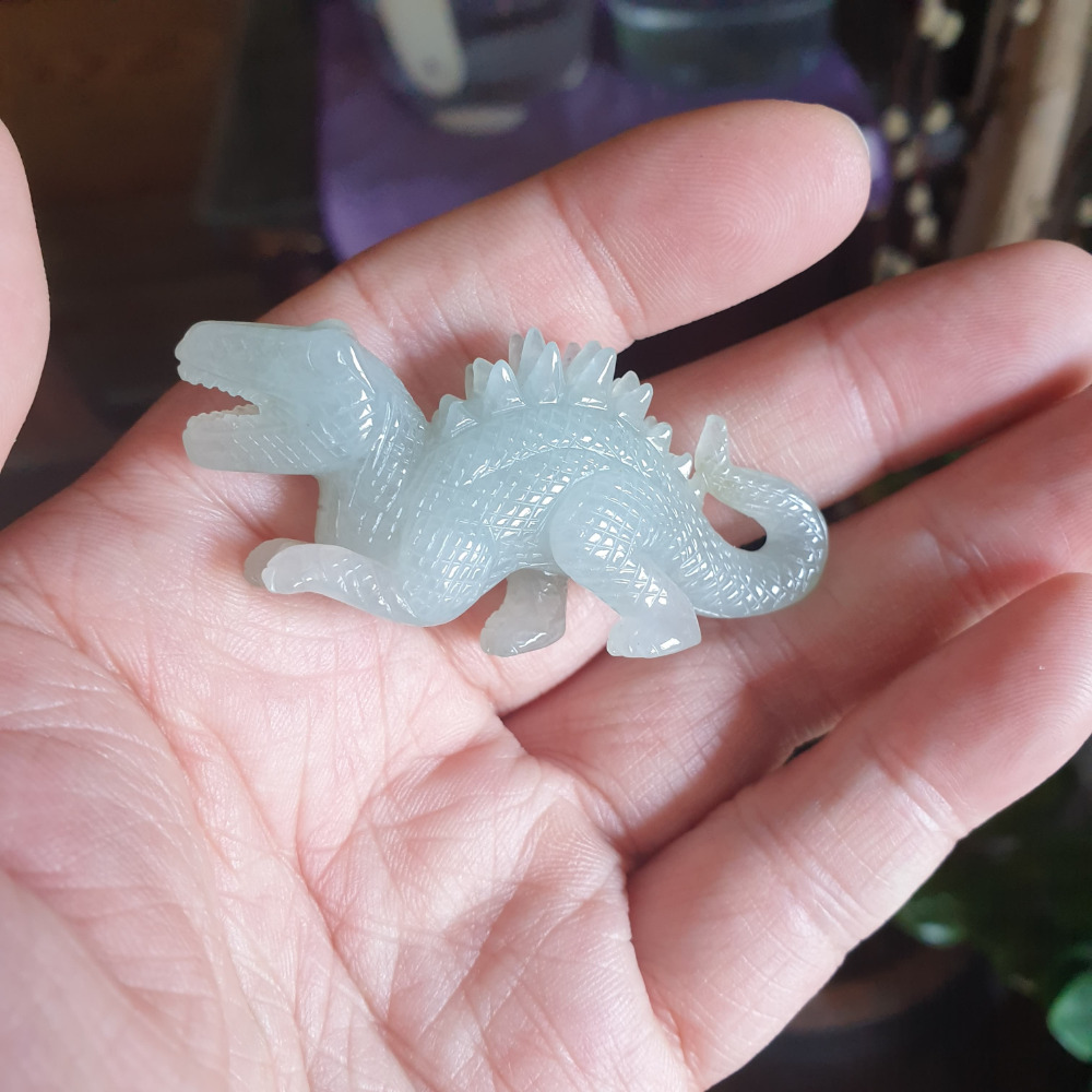 逸品軒~天然緬甸玉A貨-R1971-冰糯小恐龍擺件 長60.5mm寬16.4mm高32.3mm 種水好。雕工精細。-細節圖5