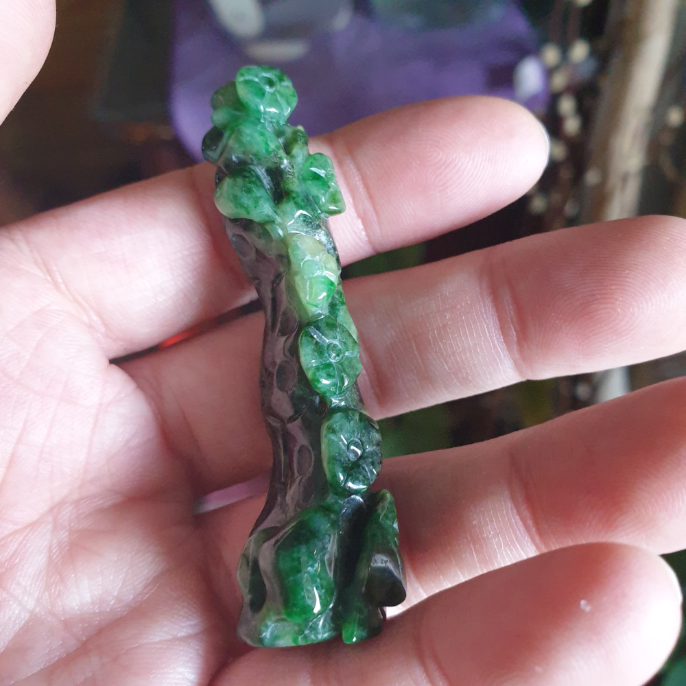 逸品軒~天然緬甸玉A貨-R1974-花青枯木逢春墜子/小擺件 長66.5mm寬16.3mm厚16.6mm 顏色艷麗。-細節圖6